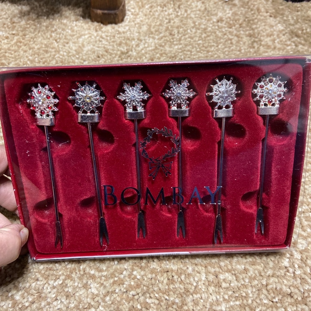 BOMBAY SET OF 6 HOLIDAY JEWELED SNOWFLAKE COCKTAIL DRINK STIRS